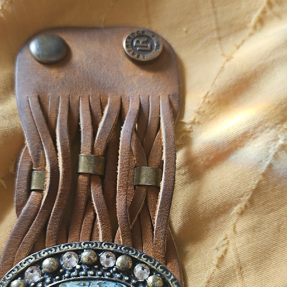 Leatherock Brown Leather Bracelet with Mother of Pearl Accent - Picture 5 of 6